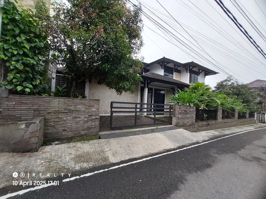 RUMAH SIAP HUNI DI CIGADUNG DAGO Bandung Dekat Fasilitas Umum