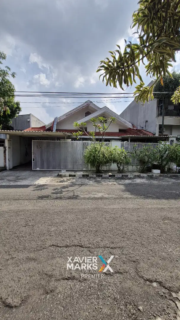 Rumah Bagus Row Jalan 4 Mobil di Sulfat Agung Blimbing Malang