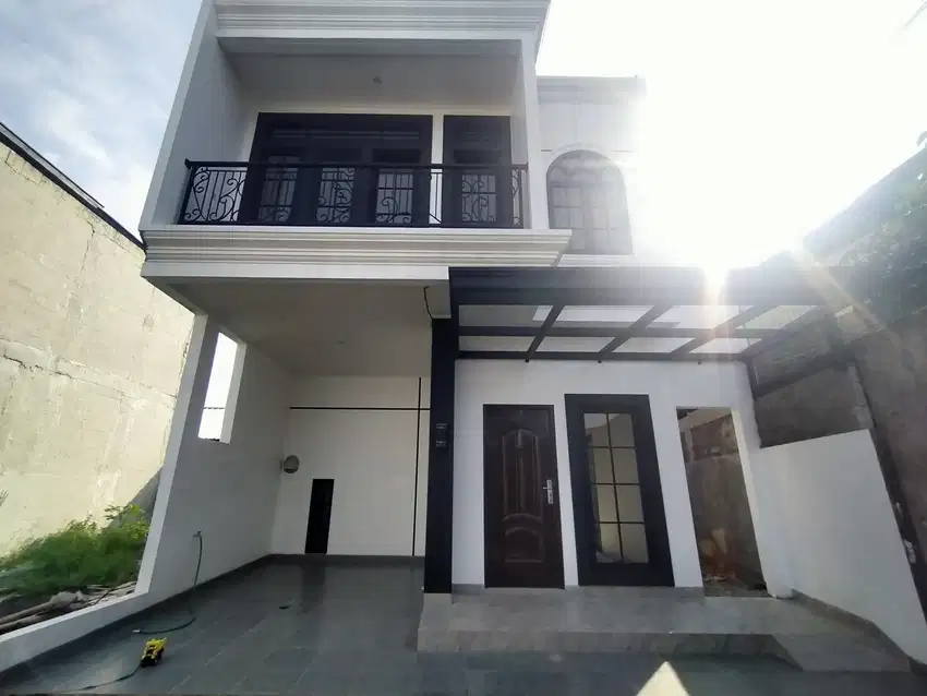 Rumah 2lt konsep klasik eropa 5menit stasiun ui