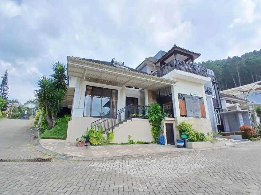 Villa dijual minimalis modern kolam renang kusuma pinus batu