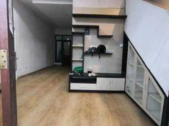 Rumah Strategis untuk Usaha di Jalan Sangkuriang Barat