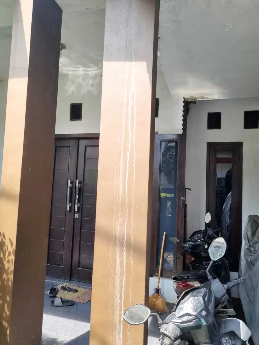 Dijual Rumah Ada Basement Lokasi 5 Menit dari Stasiun Sudimara