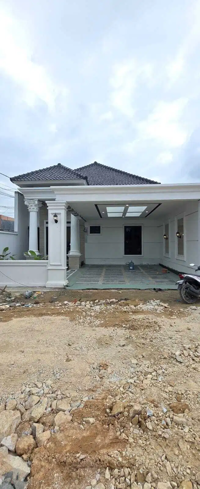 RUMAH LIMAS MEWAH LOKASI STRATEGIS