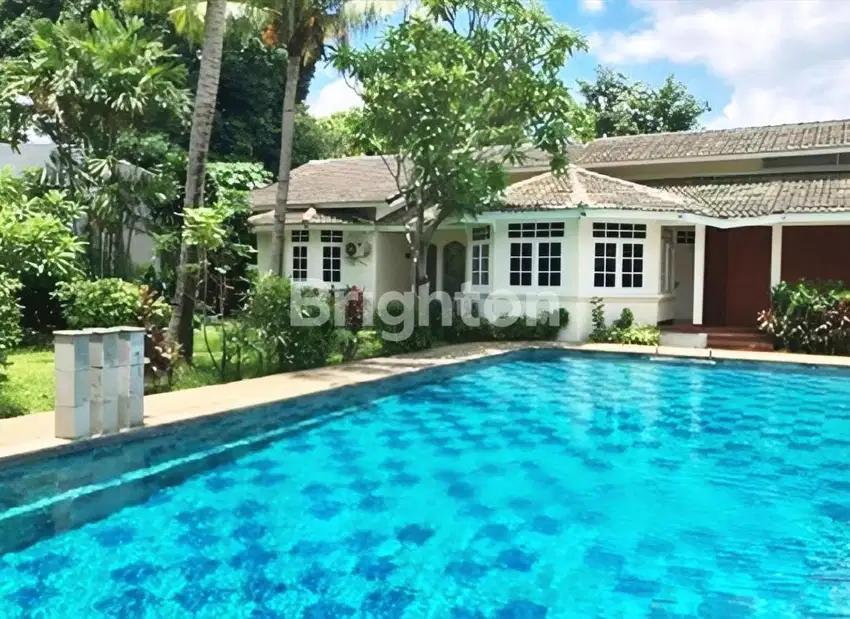 RUMAH MEWAH PAVILION & KOLAM RENANG DI MENTENG DALAM JAKARTA SELATAN