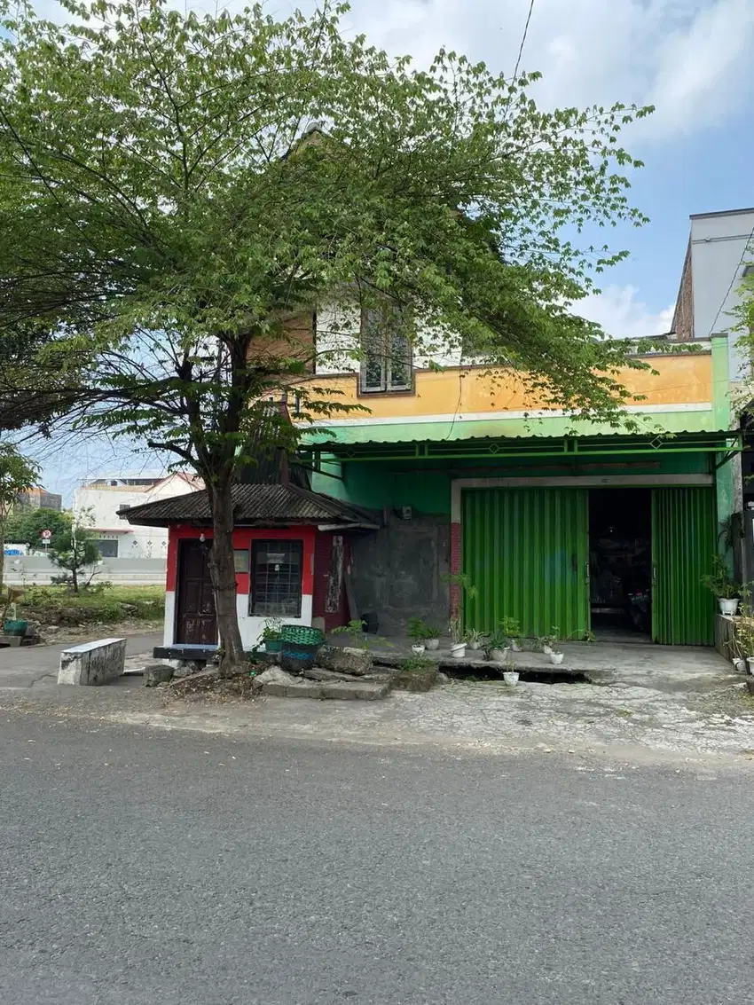 Rumah Bagus Buat Kantor dan Usaha Tepi Jl Raya Kadipiro