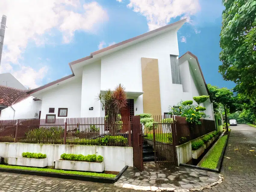 Dijual Rumah Luas 265 m² di Villa Gunung Lestari, Ciputat