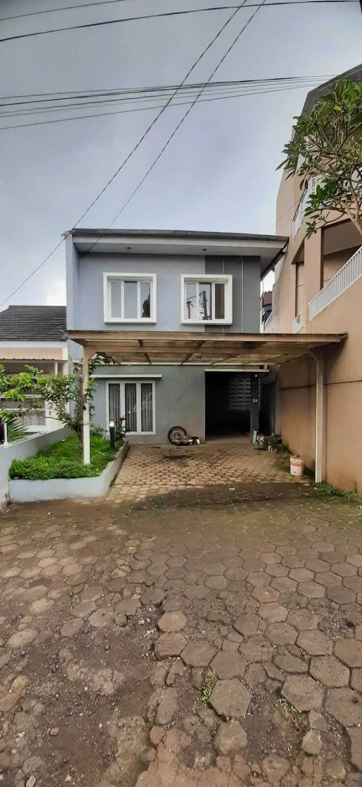 Rumah 2 Lantai Siap Huni di Kolonel Masturi Lembang Bandung
