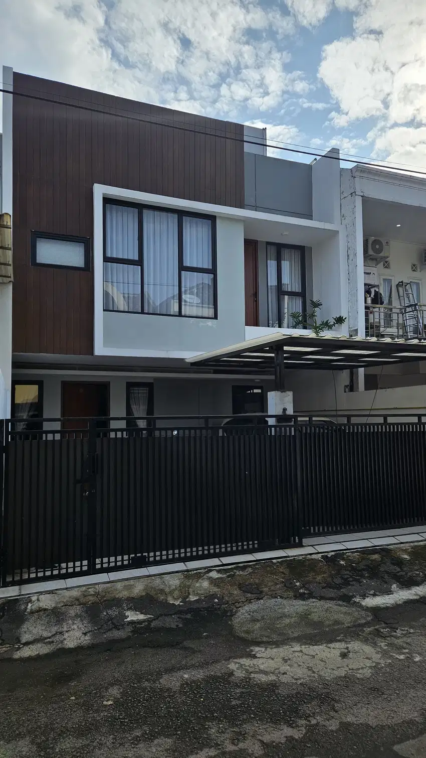 Rumah di Taman modern cakung 3 lantai full Renov Harga Nego