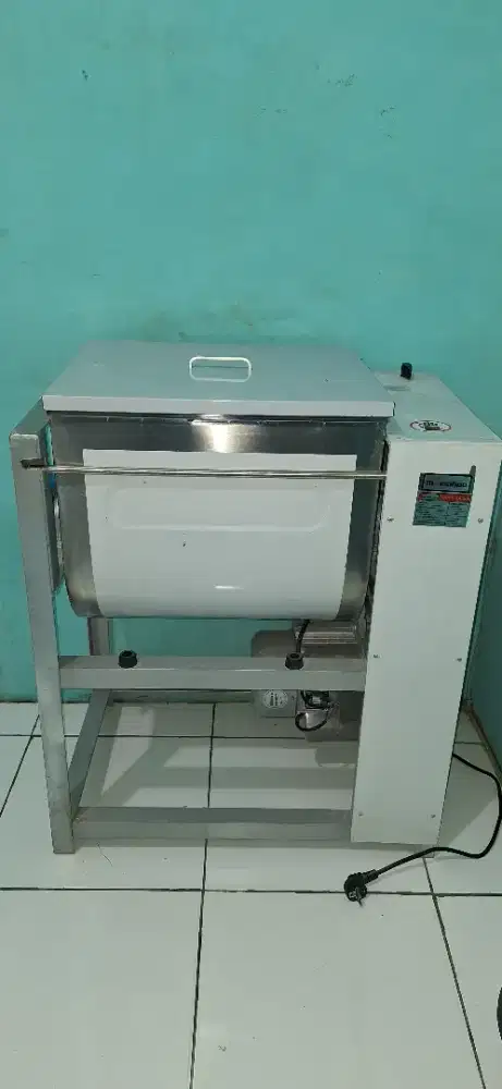 Mesin aduk adonan mie dan roti (dough mixer) merk: maxindo