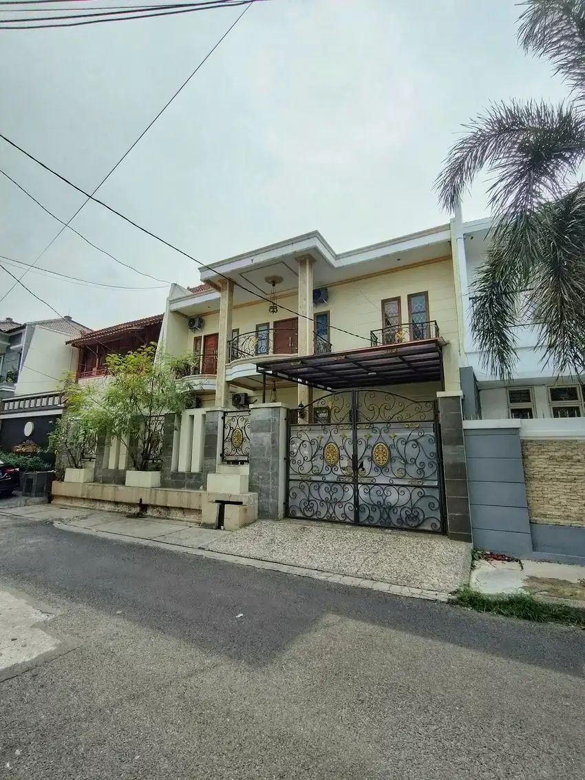 Rumah Dijual Tebet. Komplek, Jalan 2 - 3 Mobil. SUPER NEGO
