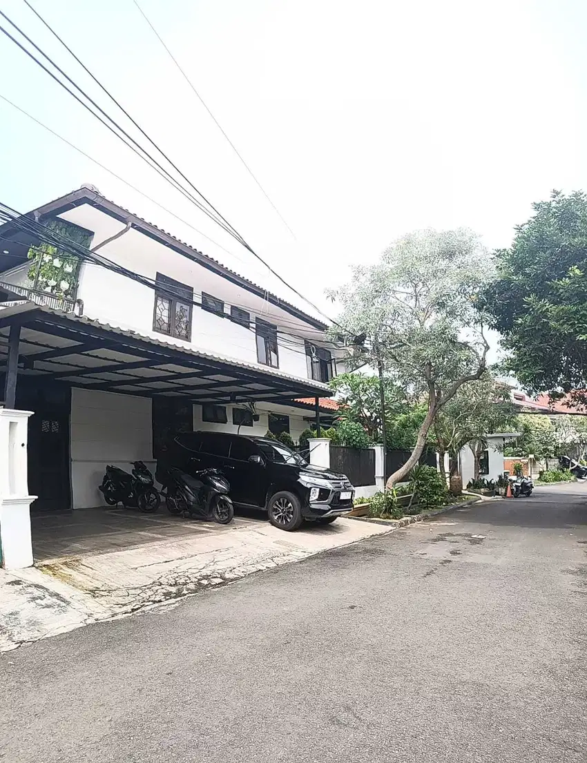 Rumah Hoek di Jl Niaga 19 Pejaten Timur Ps Minggu Jakarta Selatan