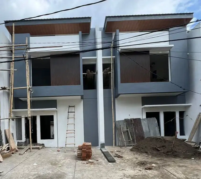 RUMAH 2 LANTAI DEKAT KAMPUS UNM PETTARANI DAN HOTEL CLARO