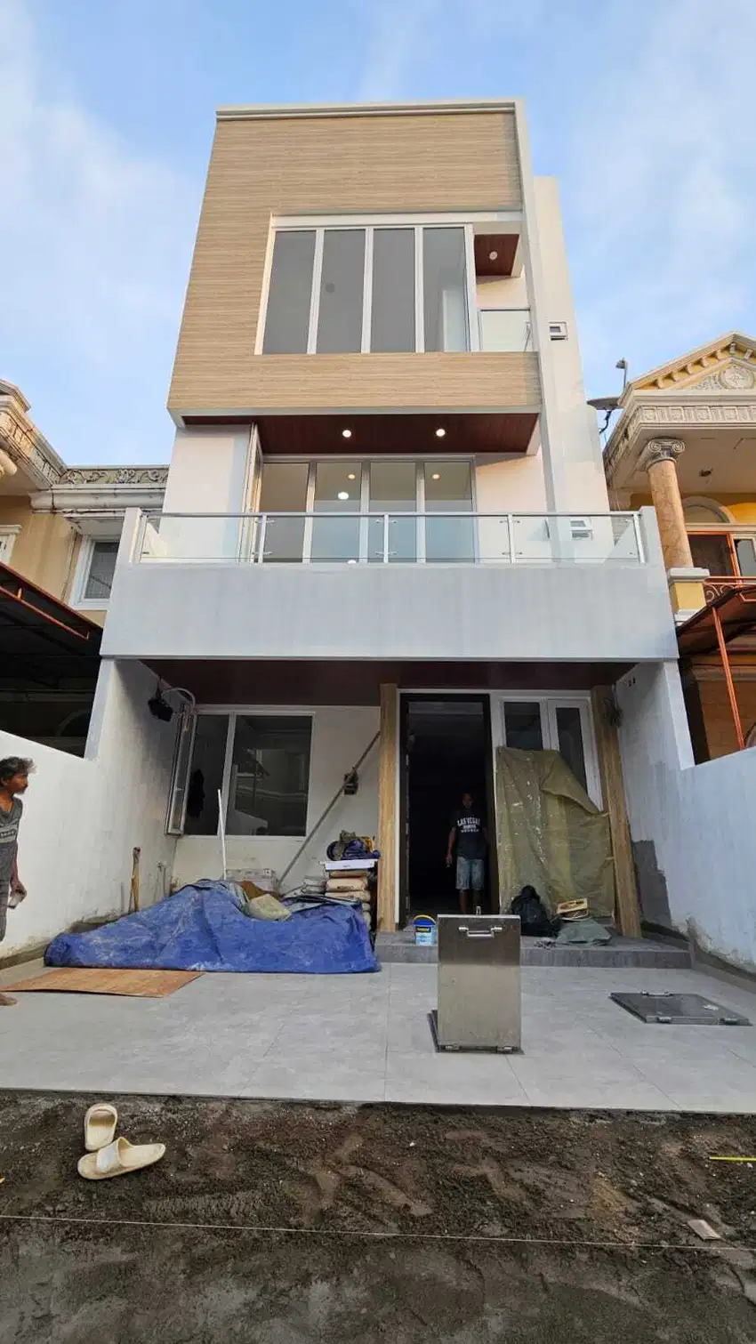 Dijual rumah baru 3 lt, hdp taman di Taman Palem