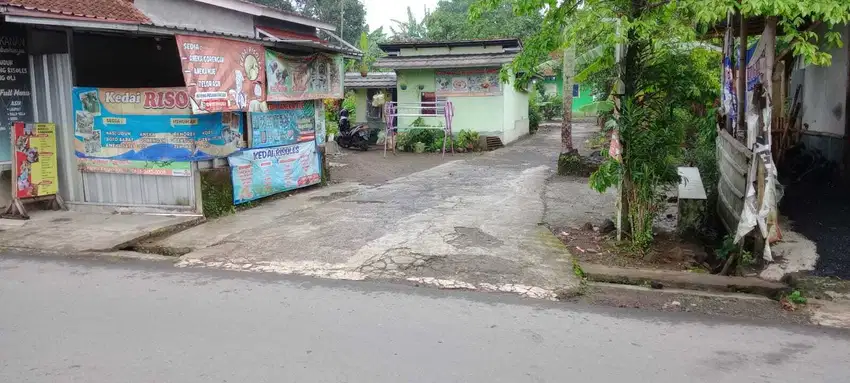 TANAH 1960 M2 PLUS KONTRAKAN 4 PINTU PLUS 1 RUMAH INDUK