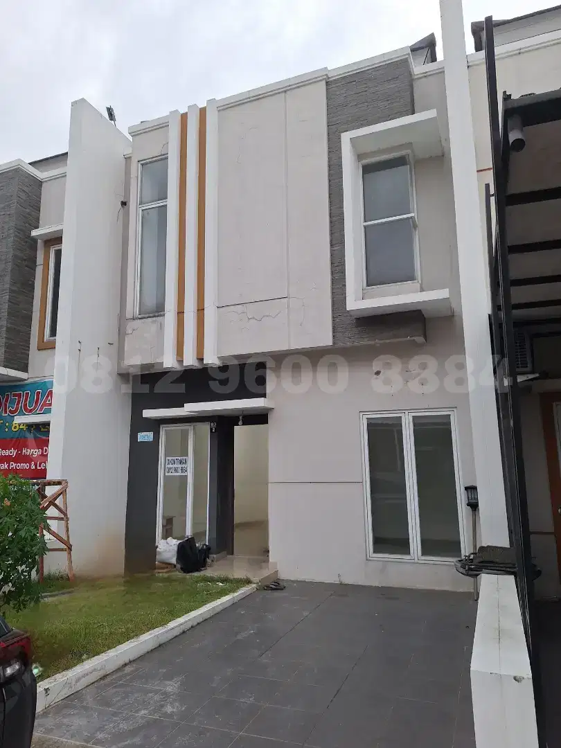 DIKONTRAKAN RUMAH 2 LT ROYAL LIVING SEPATAN