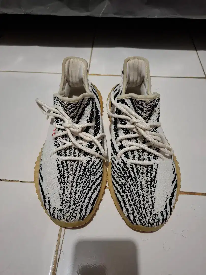 Dijual Sepatu Adidas Yezzy Boost Second Mantap