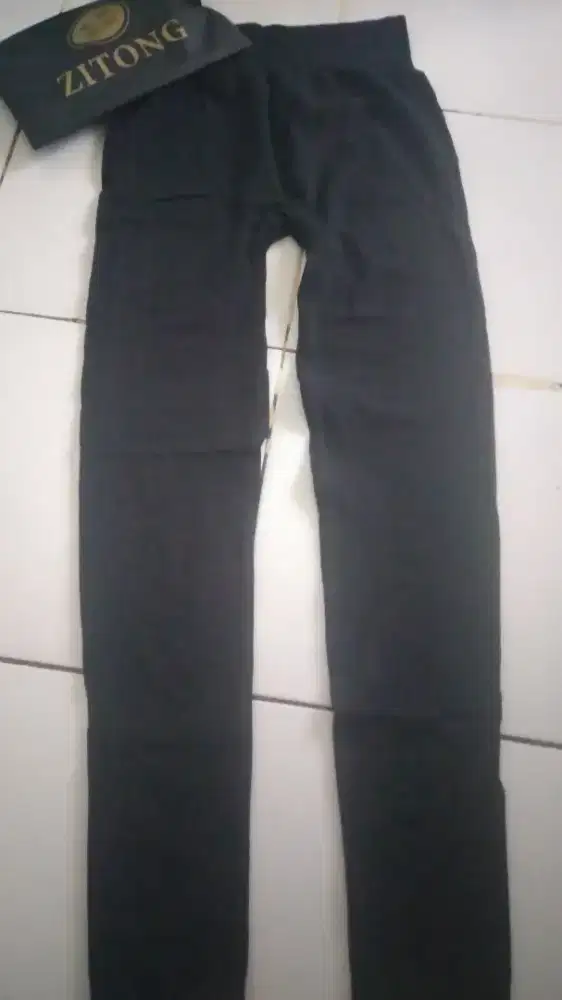 Leging zitong warna hitam