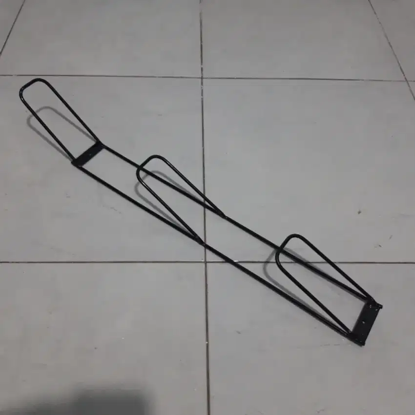 Rak helm 3 susun