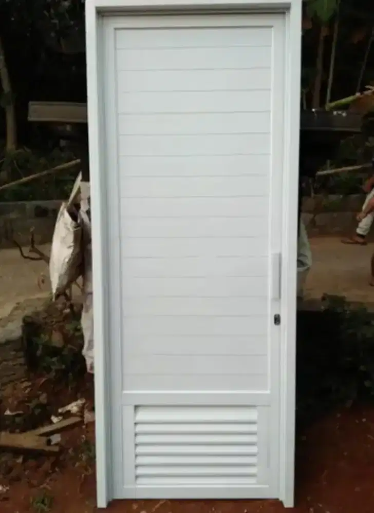 Pintu kamar mandi+kisi kisi sdh terpasang ukuran 70x200