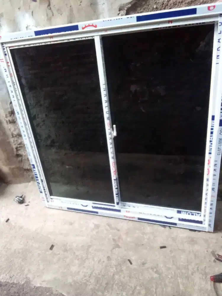 Jendela sliding aluminium ukuran 100x100 sdh terpasang