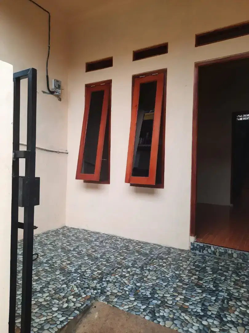 Dikontrakan Rumah 2 Lantai per 6 Bulan/1 Tahun [Khusus Muslim]