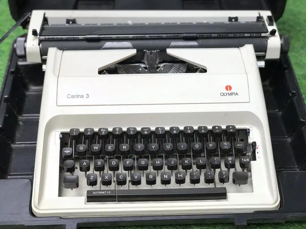 Mesin ketik olympia carina 3