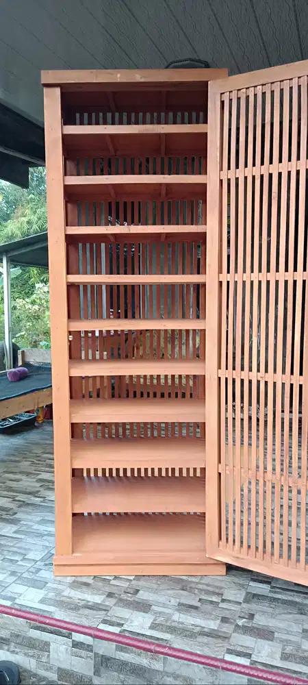 almari sepatu 10 kolong pintu
