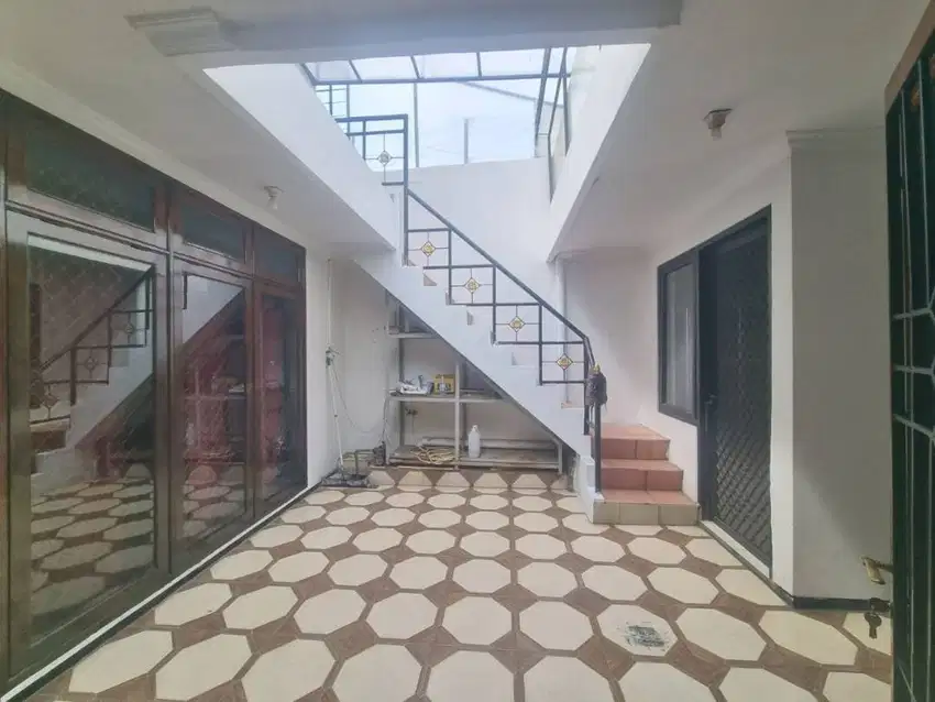 DISEWAKAN RUMAH SIMPANG DARMO PERMAI - FURNISHED