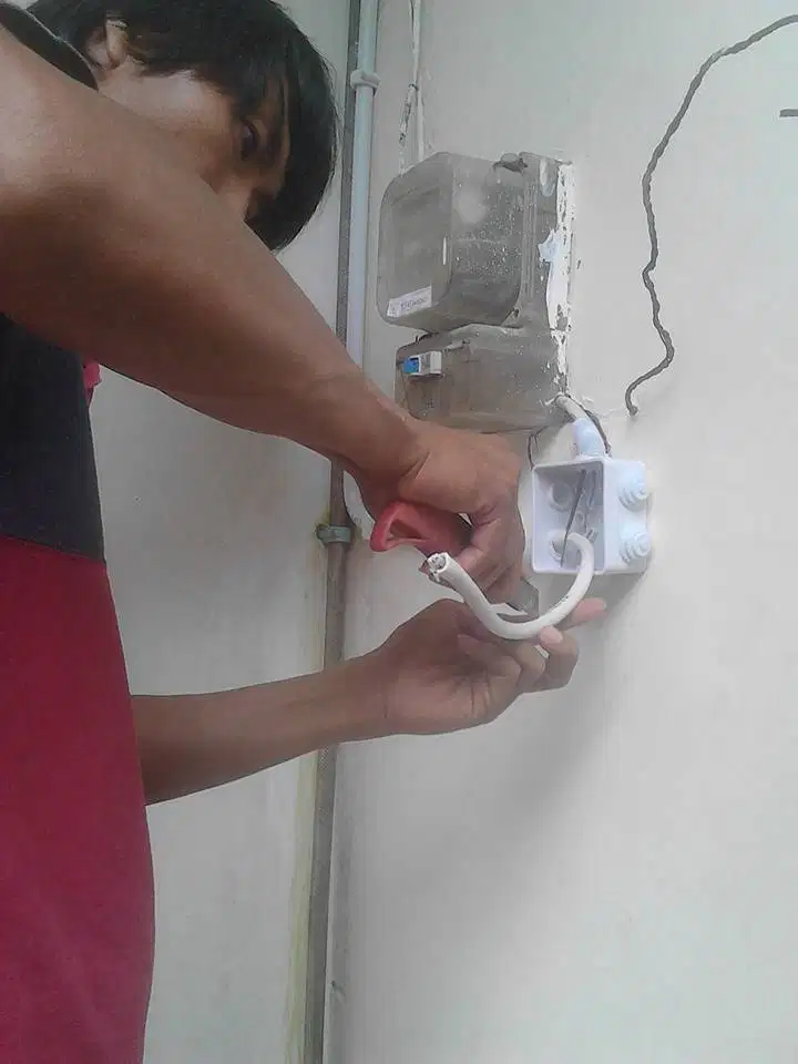 ahli listrik yang berpengalaman bisa menyelesaikan problem kelistrikka