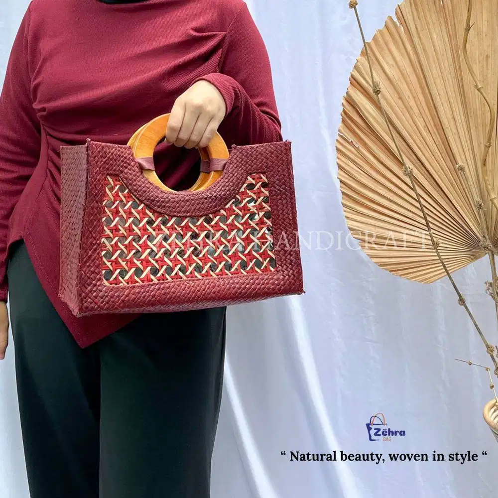 Tas Anyaman Pandan warna kombinasi anyaman bambu