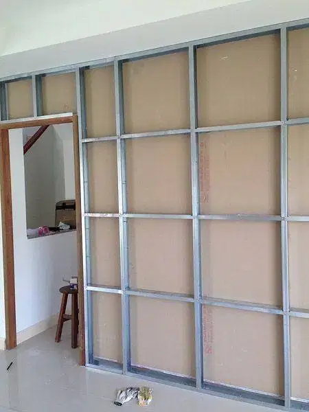 Sekat Plafon Partisi PVC GRC Gypsum Jasa Tukang Pasang Wall Moulding