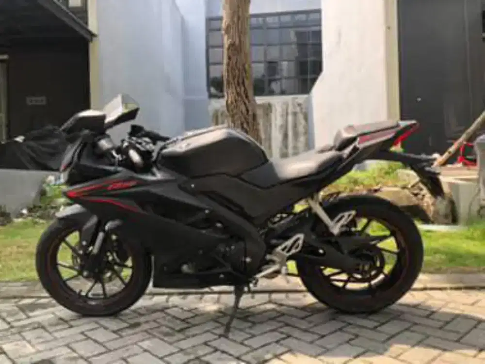Dijual motor Yamaha R15 2018