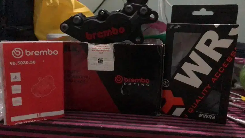 Brembo 4p like new + breket wr3 xmax disk 300