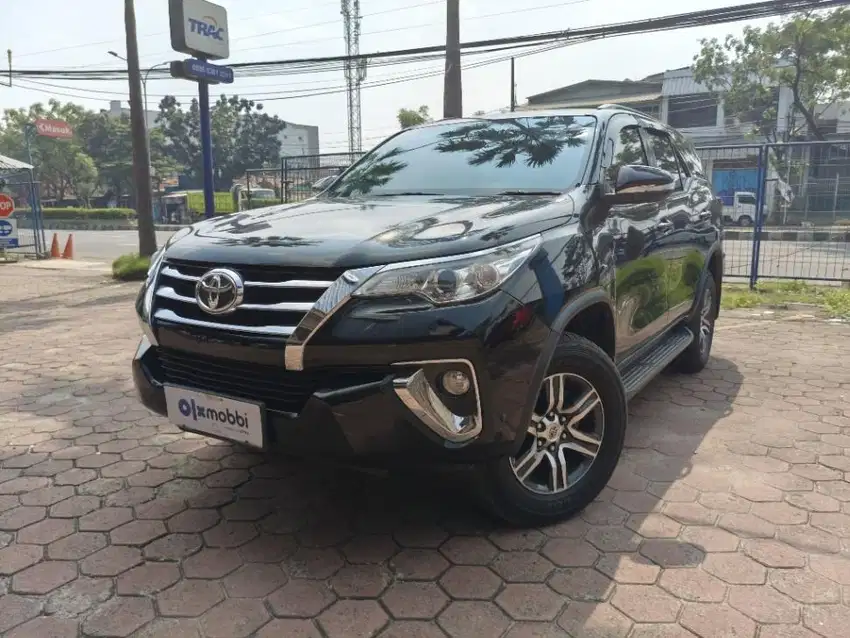 DP Rendah  17JT Toyota Fortuner 2.4 G Solar-AT 2017 Hitam