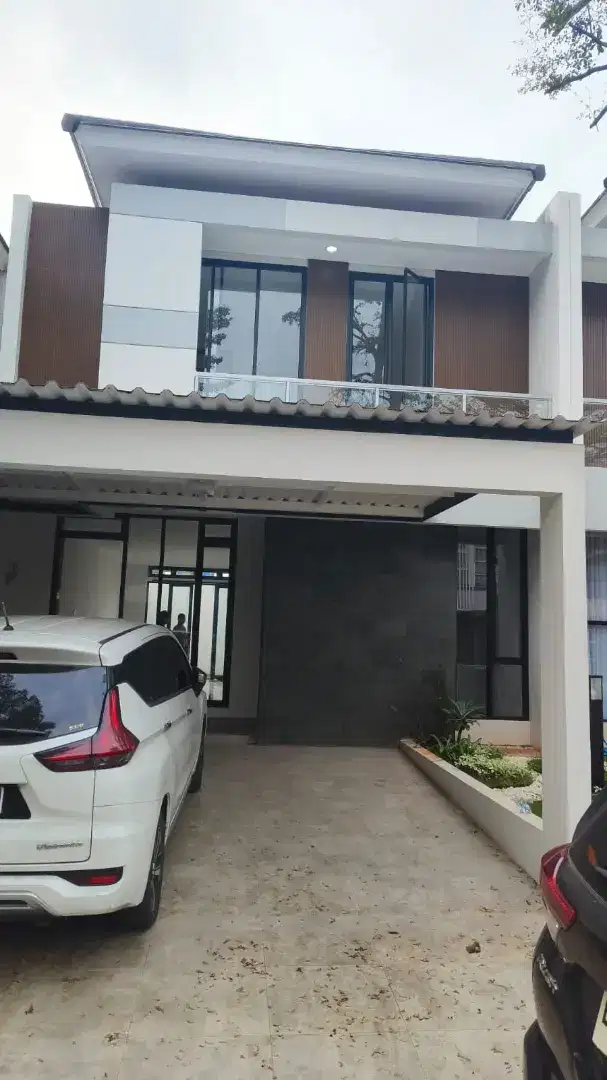 TAKE OVER RUMAH BARU DENGAN KOLAM RENANG DI METLAND TRANSYOGI