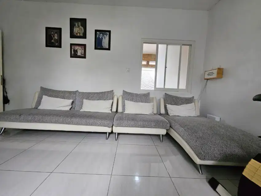 SOFA POJOK MERK INFORMA ISTIMEWA