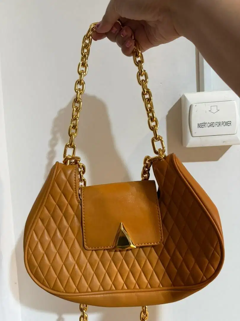 Dijual tas charles and keith