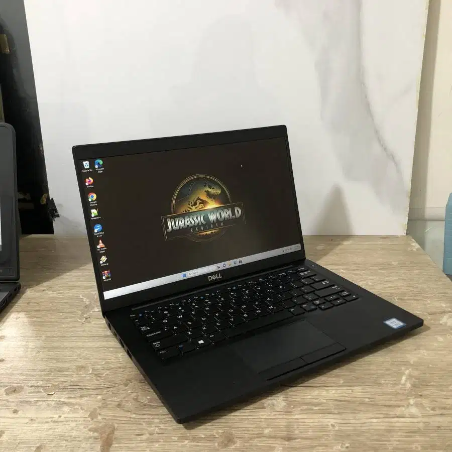 Laptop Dell Latitude 7390 Core i7 Gen 8 RAM 16/256GB 13 inch D-SKI