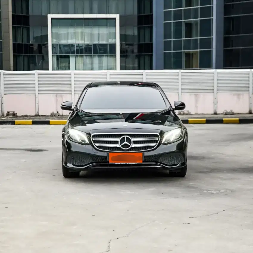 Mercedes Benz E250 AVANTGARDE  Km Low
