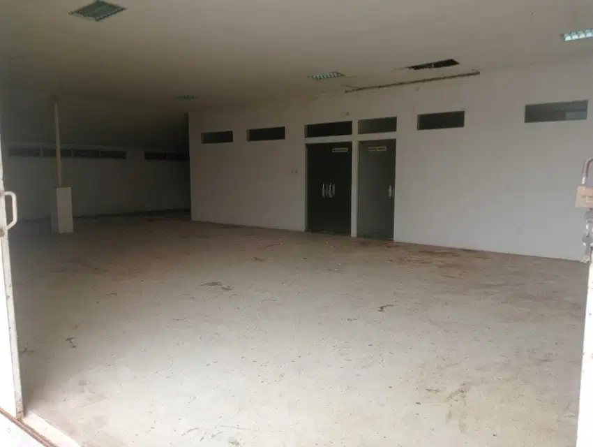 Dijual gudamg siap pakai di dekat tol cikopo