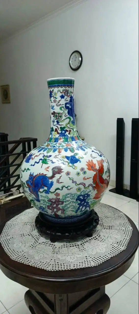 large chinese vase with onion vase