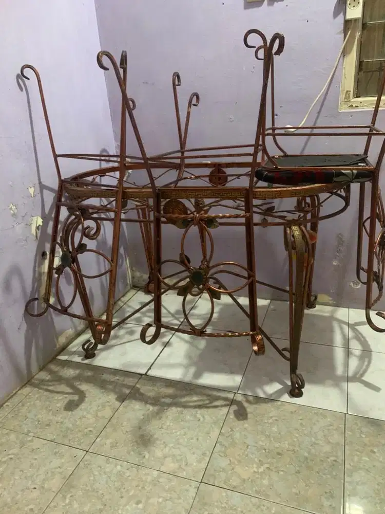 Dijual Kursi dan meja makan besi