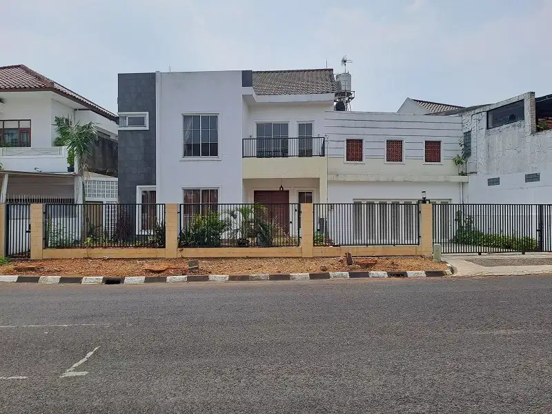 Rumah sudah di Renovasi, Boulevard, Barat, Lokasi di Perum Modernland