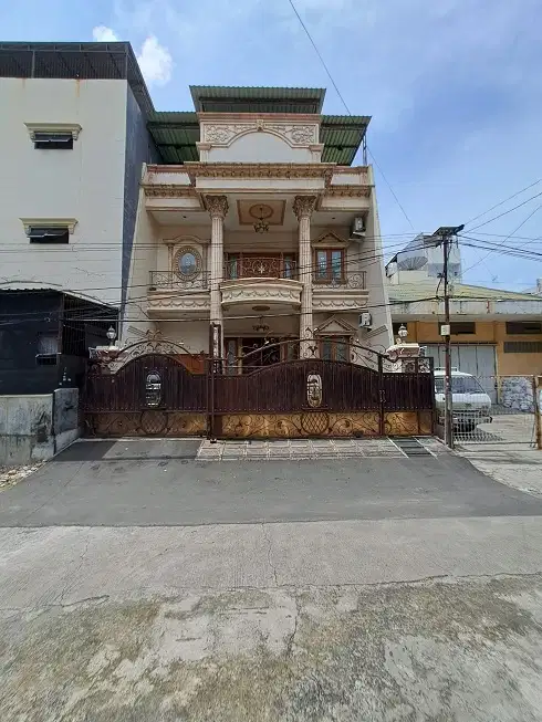 Rumah siap huni, renovasi, American Classic, di Jl. Pluit Karang Sari
