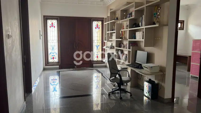 siap Huni Rumah mewah 2 lantai di Kertajaya Indah Surabaya