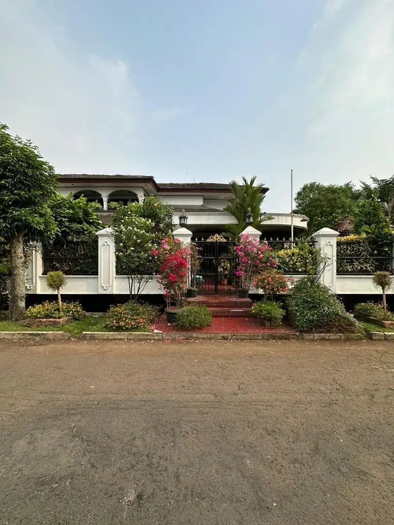 HOT SALE Rumah 2 Lt, Hoek Semi Furnished, SHM Limo Cinere CL 368