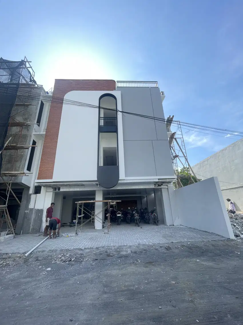 Kos eksklusif 4lantai 30kamar full furnished di seturan