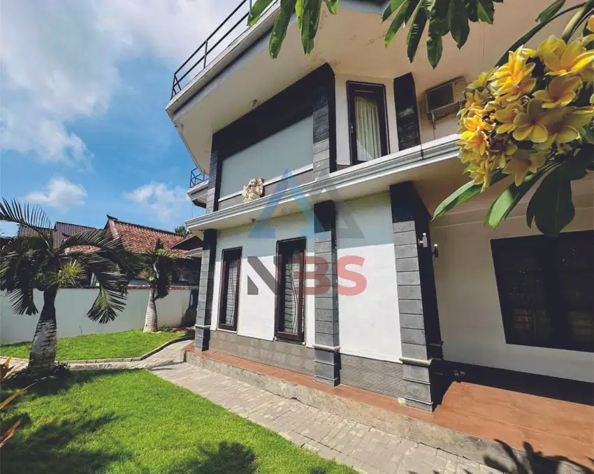 Di jual Rumah Mewah Lantai 2 Lokasi di Jl Raya Puputan Renon