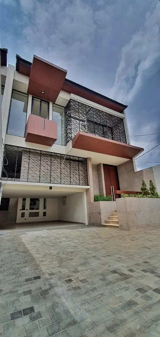 RUMAH TROPICAL MODERN 2.5 LANTAI DEKAT HADIPRANA ART CENTRE