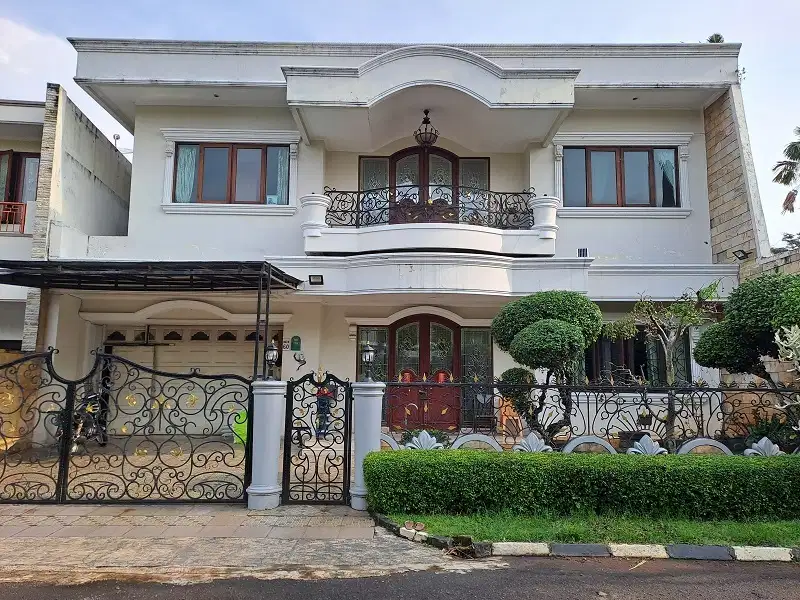 Rumah Mewah di Perum Modernland, Bangunan Mandiri, Boulevard, Timur